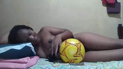 Snapshot of juice_petite3 chatting on March 6, 7:10 pm juice_petite3 online show from March 6, 7:10 pm