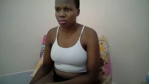 Snapshot of juicy_bella2 chatting on September 17, 9:44 am juicy_bella2 online show from September 17, 9:44 am