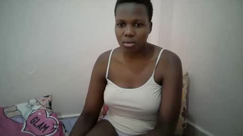 Snapshot of juicy_bella2 chatting on September 18, 12:18 pm juicy_bella2 online show from September 18, 12:18 pm