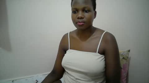Snapshot of juicy_bella2 chatting on September 19, 4:07 pm juicy_bella2 online show from September 19, 4:07 pm