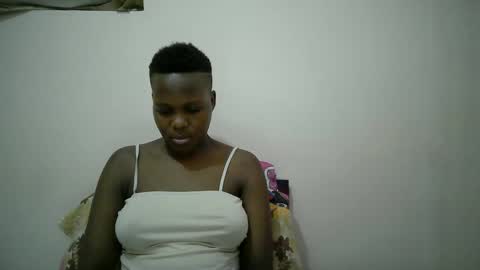 Snapshot of juicy_bella2 chatting on September 23, 7:28 pm juicy_bella2 online show from September 23, 7:28 pm