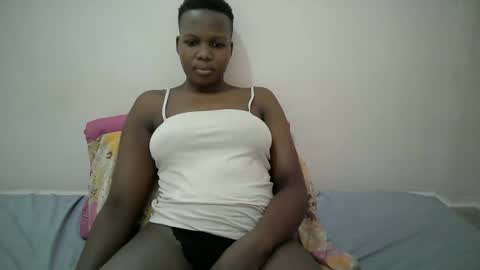 Snapshot of juicy_bella2 chatting on September 25, 10:41 am juicy_bella2 online show from September 25, 10:41 am