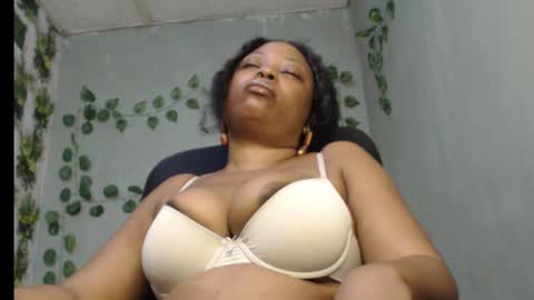 Snapshot of juicy_gold22 chatting on February 3, 6:56 am Mariagold online show from February 3, 6:56 am