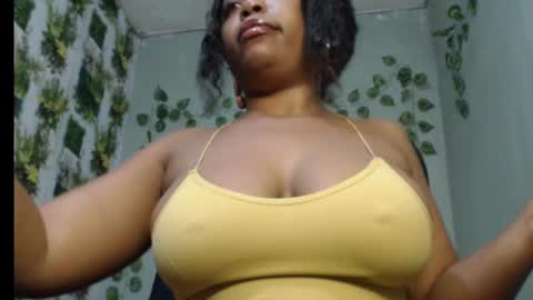 Snapshot of juicy_gold22 chatting on February 4, 3:00 am Mariagold online show from February 4, 3:00 am
