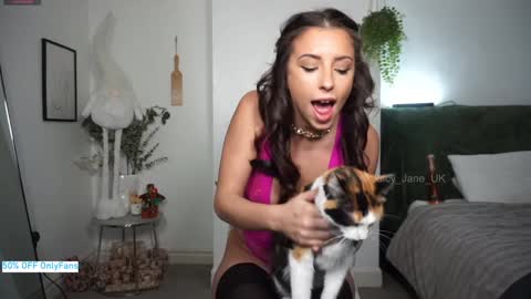 Snapshot of juicy_jane_uk chatting on November 19, 5:46 pm online show from November 19, 5:46 pm