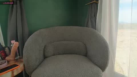 Snapshot of juicy_jane_uk chatting on April 25, 3:53 pm online show from April 25, 3:53 pm