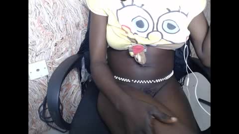Snapshot of juicyberryx chatting on January 24, 9:39 am queen online show from January 24, 9:39 am