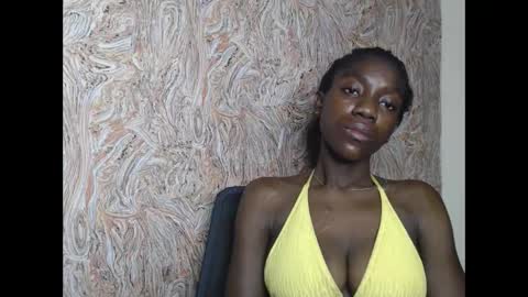 Snapshot of juicyberryx chatting on February 12, 2:14 am queen online show from February 12, 2:14 am