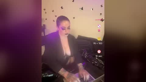 Snapshot of juicyfruitsxx chatting on July 25, 12:53 am Tacye Ann online show from July 25, 12:53 am