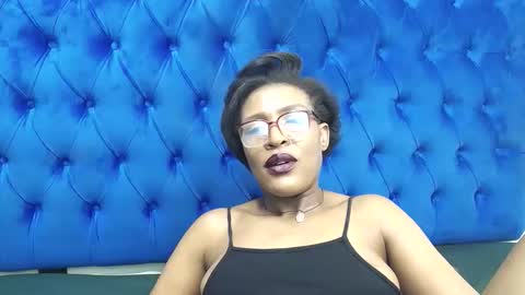 Snapshot of juicykayxxx chatting on May 17, 12:01 pm Miss Kay online show from May 17, 12:01 pm