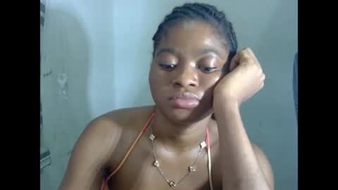 juicynpinkx online show from April 7, 5:02 pm