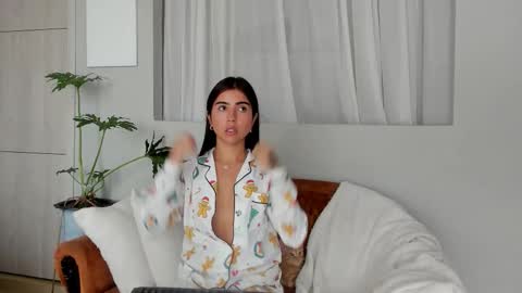 Snapshot of juieth_gv chatting on December 5, 3:09 pm Andry but call me yulieth online show from December 5, 3:09 pm