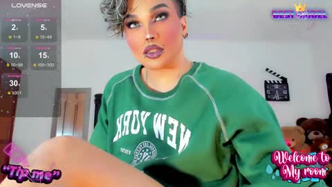 Snapshot of jujubee_lander chatting on December 20, 6:02 pm Jujubee online show from December 20, 6:02 pm