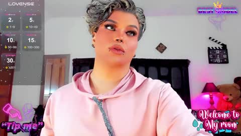 Snapshot of jujubee_lander chatting on December 21, 3:42 pm Jujubee online show from December 21, 3:42 pm