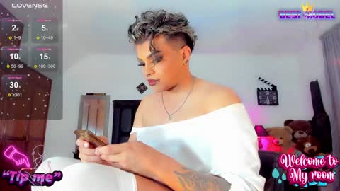 Snapshot of jujubee_lander chatting on January 9, 9:47 pm Jujubee online show from January 9, 9:47 pm