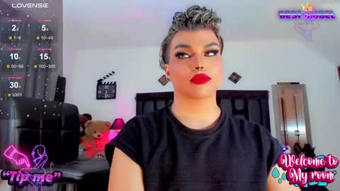 Snapshot of jujubee_lander chatting on January 10, 10:25 pm Jujubee online show from January 10, 10:25 pm