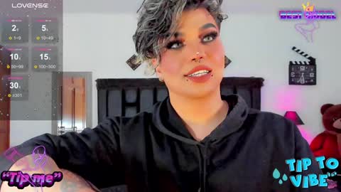Snapshot of jujubee_lander chatting on January 26, 8:23 pm Jujubee online show from January 26, 8:23 pm