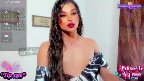 Snapshot of jujubee_lander chatting on September 29, 4:01 pm Jujubee online show from September 29, 4:01 pm