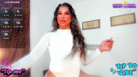 Snapshot of jujubee_lander chatting on October 18, 11:11 am Jujubee online show from October 18, 11:11 am