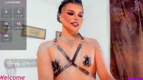 Snapshot of jujubee_lander chatting on October 31, 2:18 pm Jujubee online show from October 31, 2:18 pm