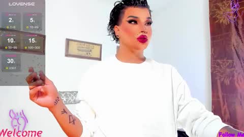 Snapshot of jujubee_lander chatting on November 21, 1:43 pm Jujubee online show from November 21, 1:43 pm