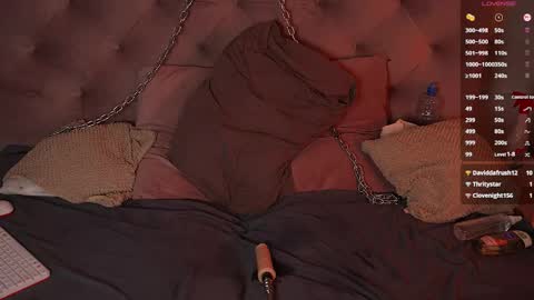 Snapshot of julcy_peach chatting on March 12, 12:50 am Julcy online show from March 12, 12:50 am