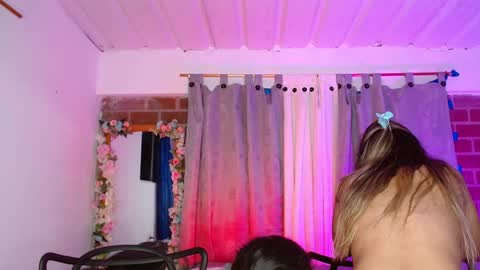 Jules and Gia online show from December 5, 11:07 pm