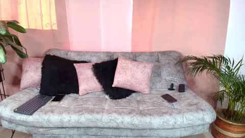 Jules and Gia online show from December 13, 9:31 pm