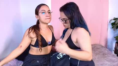 Jules and Gia online show from January 31, 7:11 pm