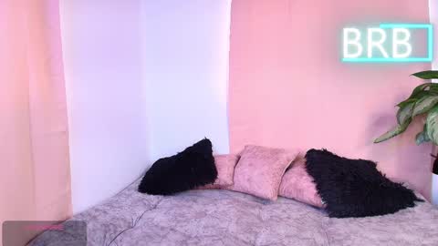 Jules and Gia online show from February 16, 6:15 pm