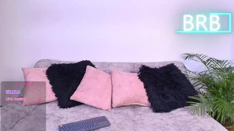 Jules and Gia online show from April 12, 3:28 pm