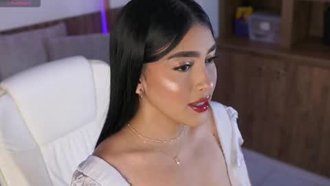 Jules Bennett online show from January 8, 11:34 am