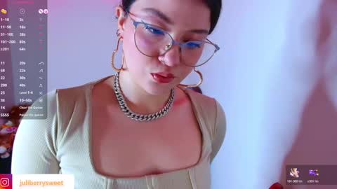 Snapshot of juli05star chatting on November 18, 1:11 am Juliana online show from November 18, 1:11 am