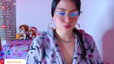 Snapshot of juli05star chatting on November 26, 3:29 am Juliana online show from November 26, 3:29 am