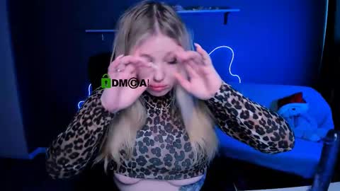 juli kisss online show from March 4, 9:40 am