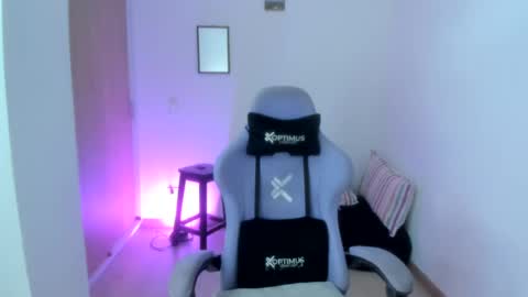 juli_santos_22 online show from June 30, 2:29 pm