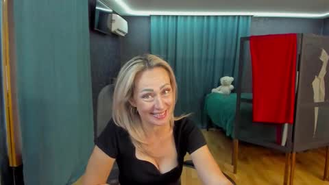 Snapshot of julia__cherry_ chatting on September 21, 2:19 pm julia__cherry_ online show from September 21, 2:19 pm