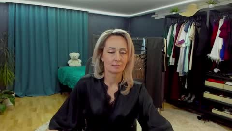 julia__cherry_ online show from March 27, 3:12 pm