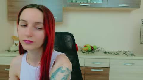 JuliaJae online show from April 26, 6:11 am