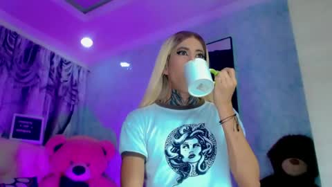 julia_bulette1 online show from June 16, 12:02 am