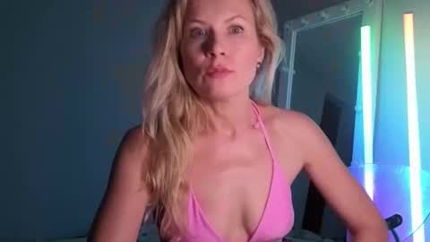 julia_giulia online show from September 14, 12:43 am