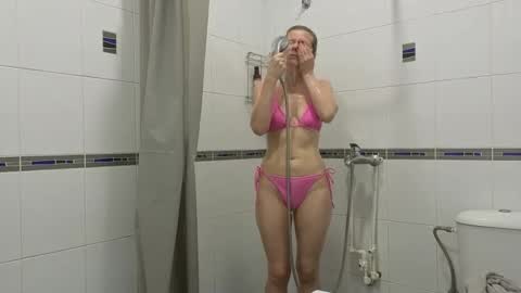 julia_giulia online show from November 10, 3:38 am