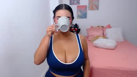 julia online show from December 3, 5:04 am