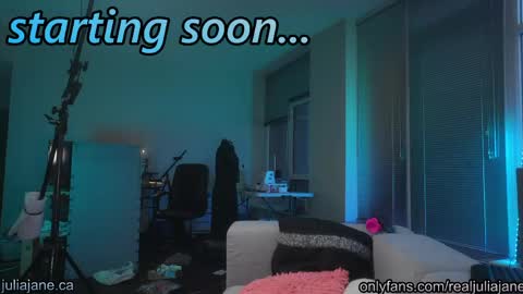 Snapshot of julia_jane chatting on April 9, 2:00 am Julia Jane online show from April 9, 2:00 am