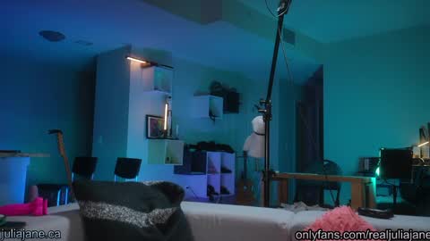 Snapshot of julia_jane chatting on April 16, 2:56 am Julia Jane online show from April 16, 2:56 am
