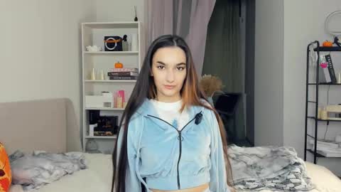 Snapshot of julia_jess chatting on October 20, 9:59 pm Evelin online show from October 20, 9:59 pm
