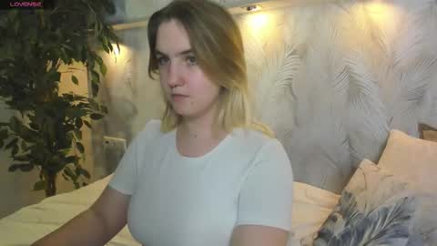 Snapshot of julia_jips chatting on September 25, 8:29 am Julia Jips online show from September 25, 8:29 am