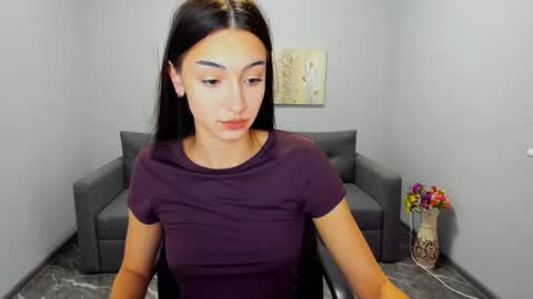 Snapshot of julia_laurent chatting on November 27, 6:37 am Julia online show from November 27, 6:37 am