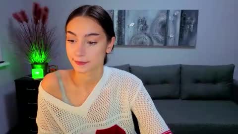 Snapshot of julia_laurent chatting on November 28, 6:38 am Julia online show from November 28, 6:38 am