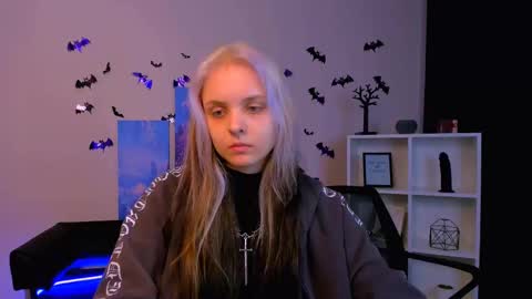 Julia  online show from December 2, 10:28 am